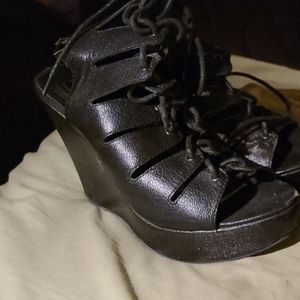 Mariko wedge shoes